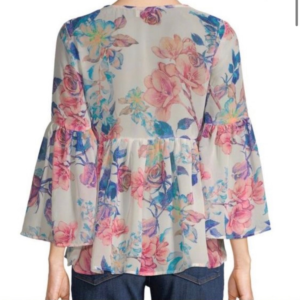 Show me your mumu S bell sleeve with lace up - Picture 3 of 6